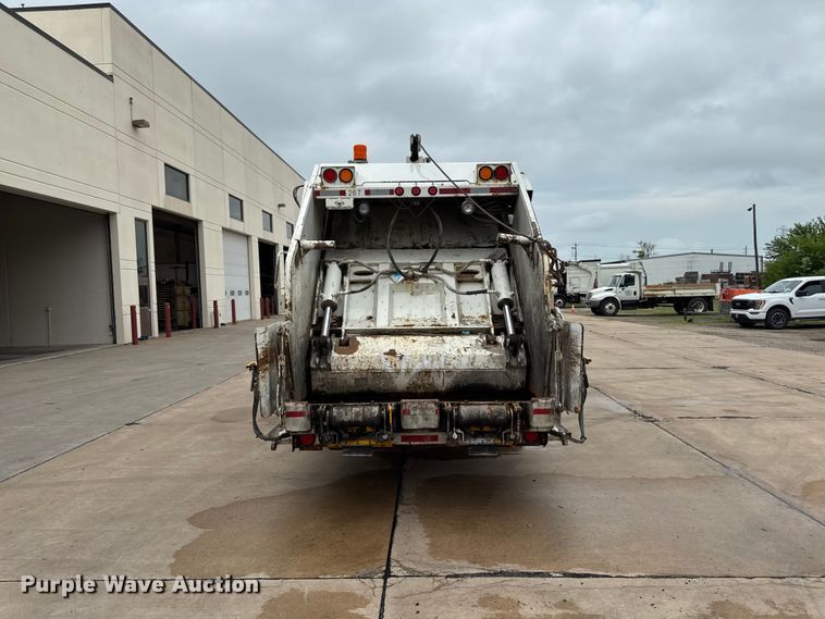 image for item DV2016 2006 International MA035 refuse truck