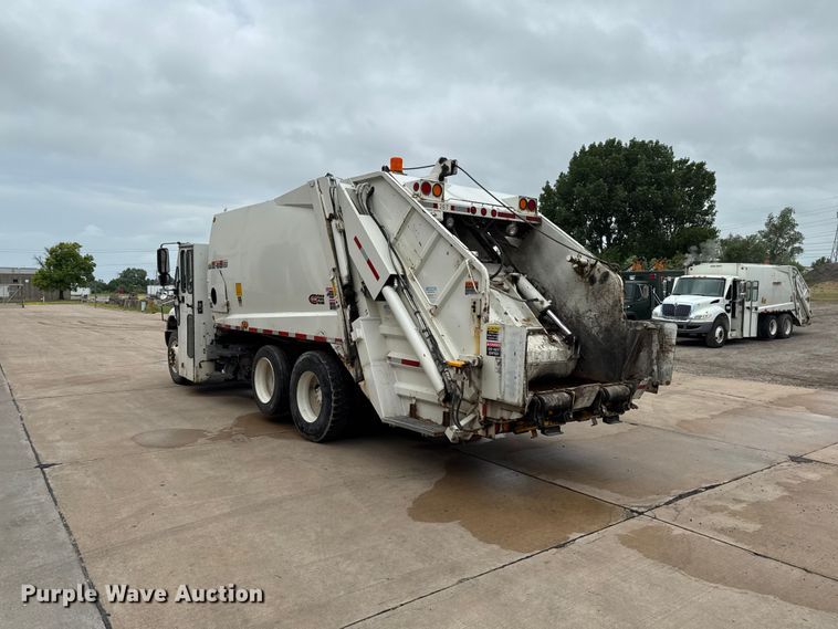 image for item DV2016 2006 International MA035 refuse truck