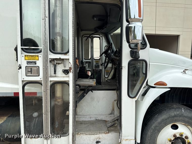 image for item DV2016 2006 International MA035 refuse truck