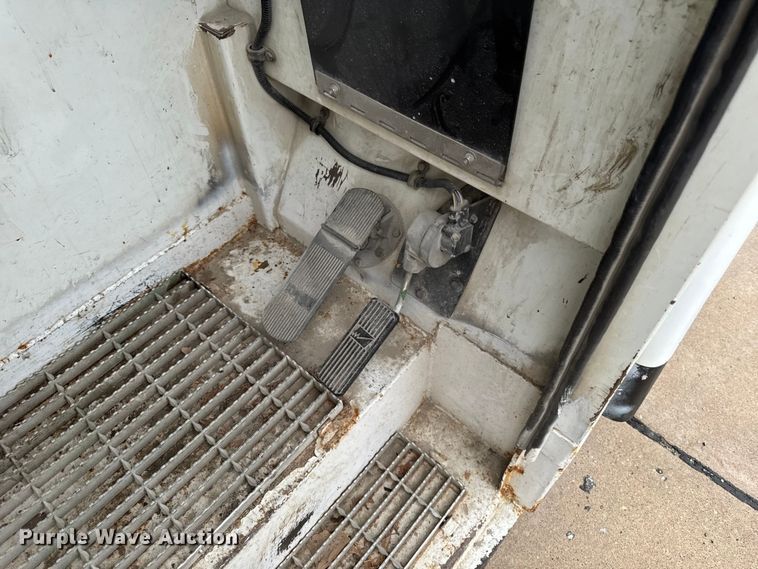 image for item DV2016 2006 International MA035 refuse truck