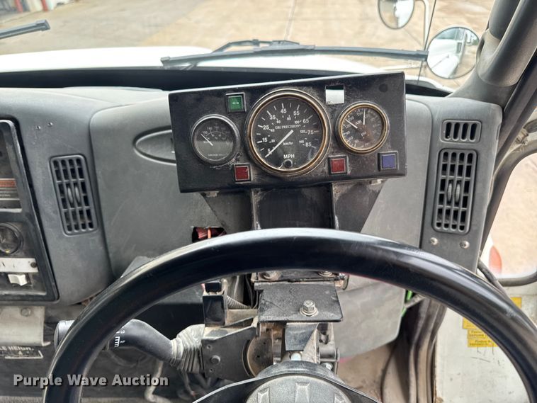image for item DV2016 2006 International MA035 refuse truck