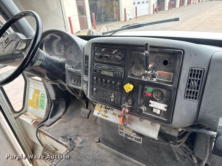 image for item DV2016 2006 International MA035 refuse truck
