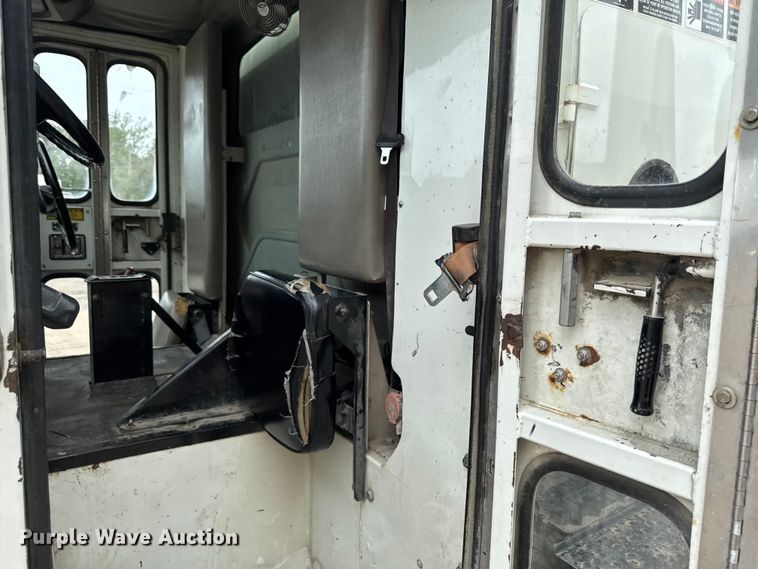 image for item DV2016 2006 International MA035 refuse truck