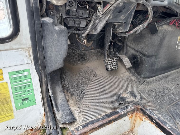 image for item DV2016 2006 International MA035 refuse truck