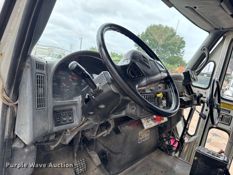 image for item DV2016 2006 International MA035 refuse truck