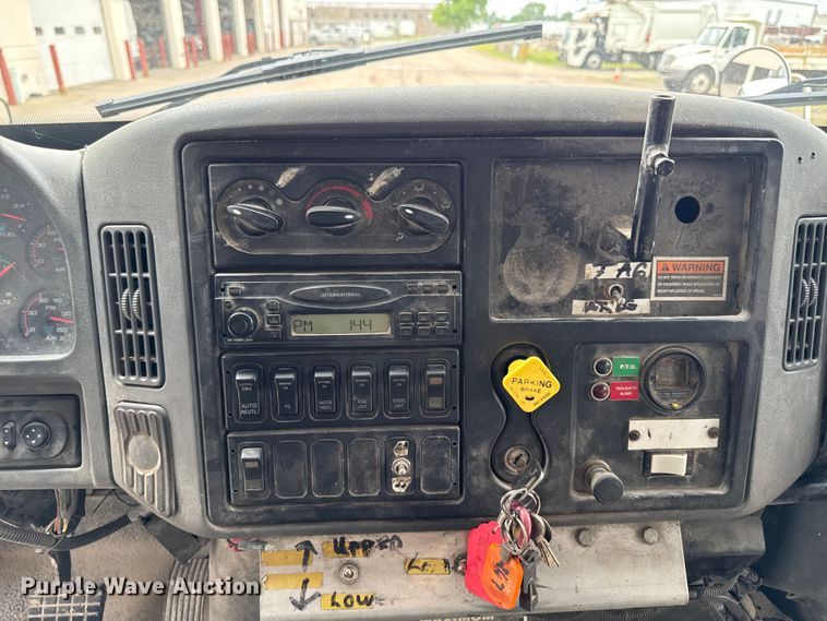 image for item DV2016 2006 International MA035 refuse truck