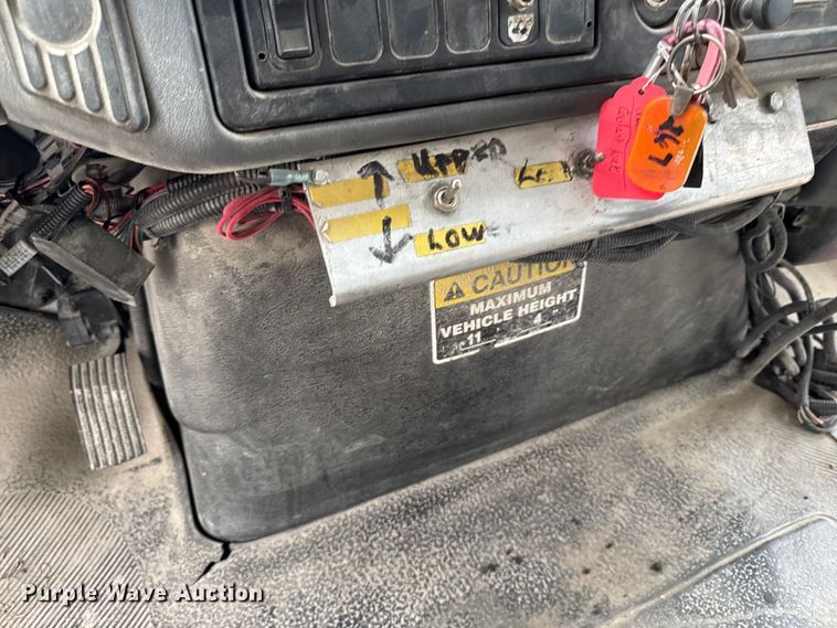 image for item DV2016 2006 International MA035 refuse truck