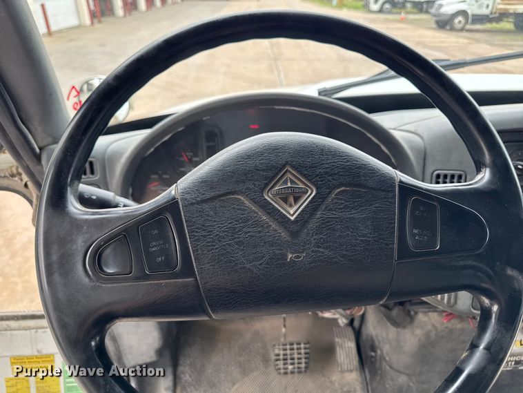 image for item DV2016 2006 International MA035 refuse truck