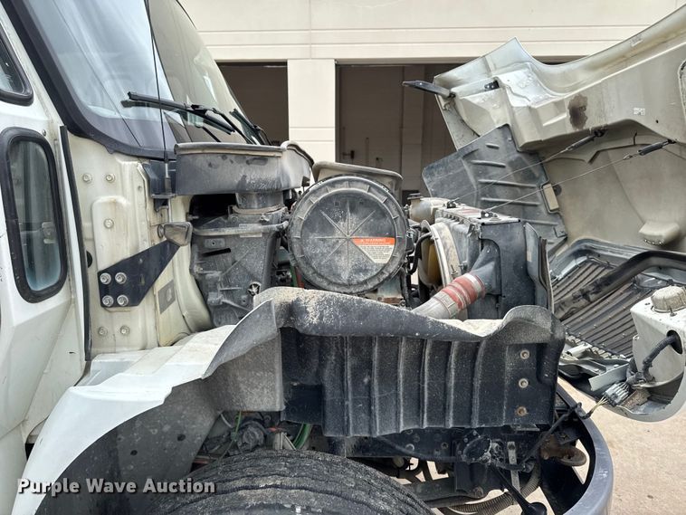 image for item DV2016 2006 International MA035 refuse truck