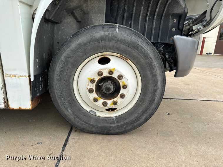 image for item DV2016 2006 International MA035 refuse truck