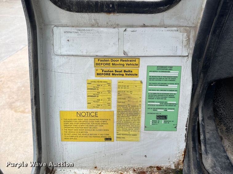 image for item DV2016 2006 International MA035 refuse truck