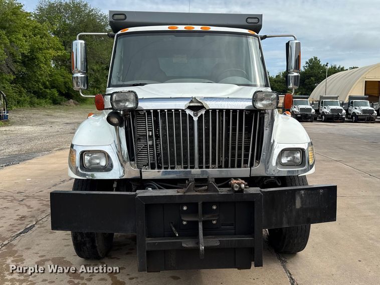 image for item DV2017 2003 International 7400 dump truck