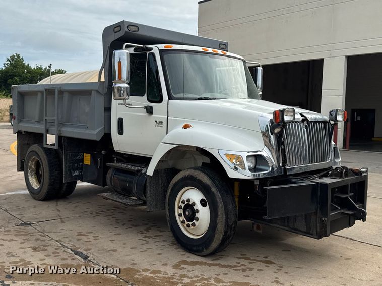 image for item DV2017 2003 International 7400 dump truck