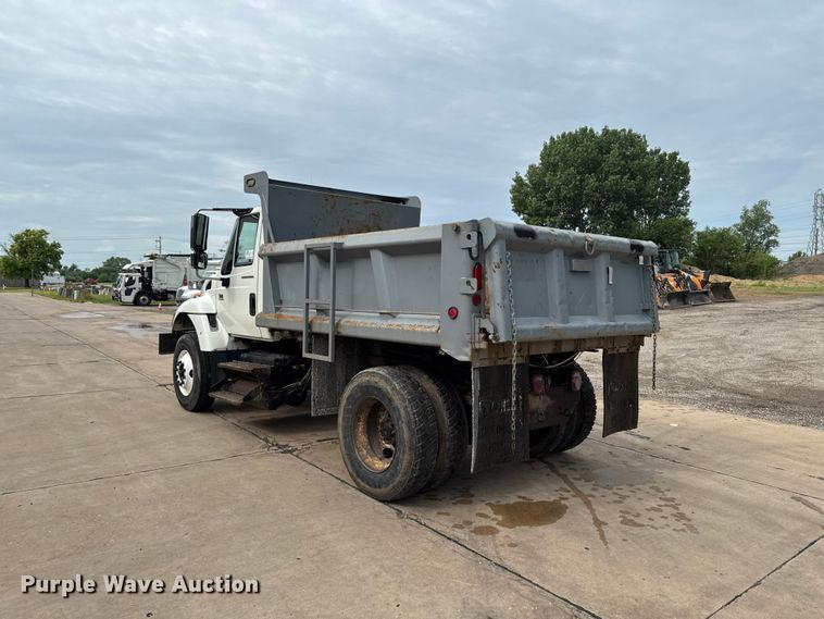image for item DV2017 2003 International 7400 dump truck