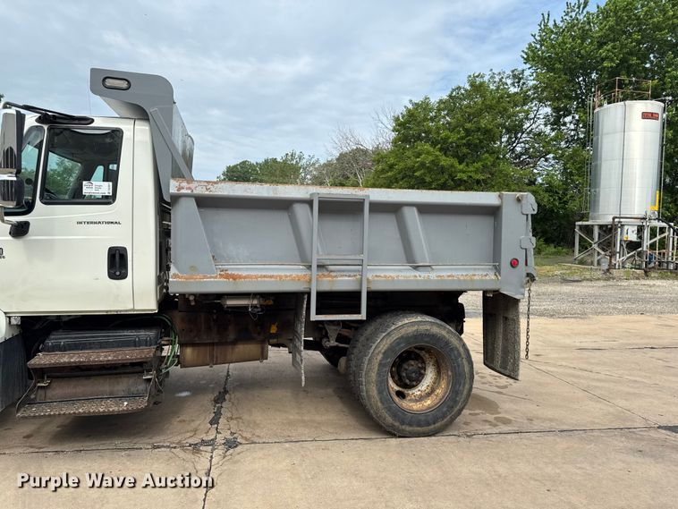 image for item DV2017 2003 International 7400 dump truck