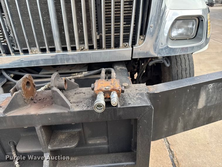 image for item DV2017 2003 International 7400 dump truck