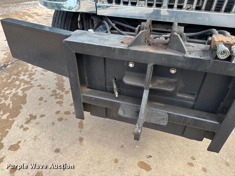 image for item DV2017 2003 International 7400 dump truck