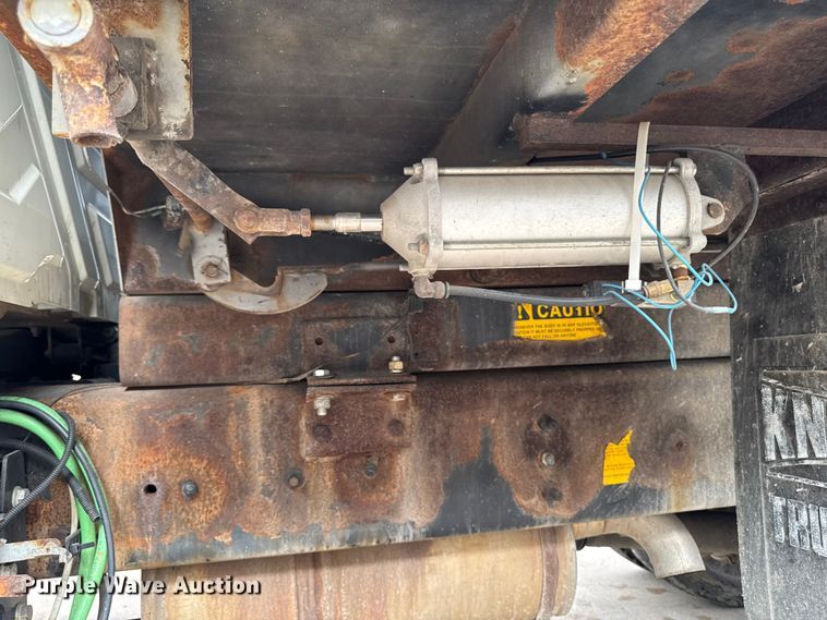 image for item DV2017 2003 International 7400 dump truck