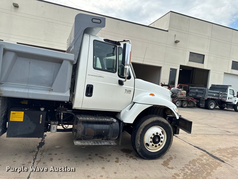 image for item DV2017 2003 International 7400 dump truck