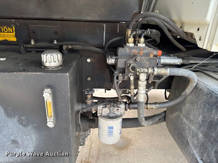 image for item DV2017 2003 International 7400 dump truck