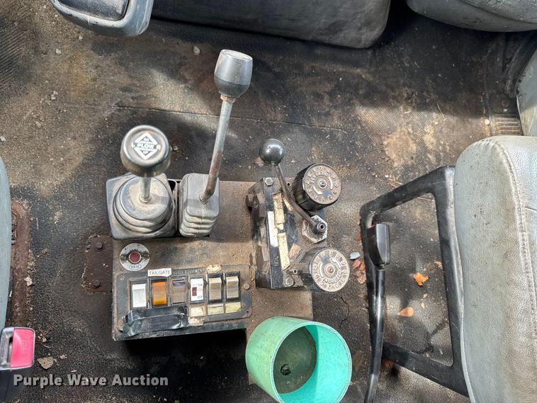 image for item DV2017 2003 International 7400 dump truck