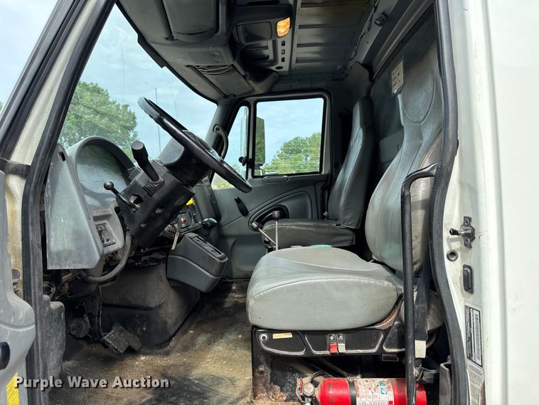 image for item DV2017 2003 International 7400 dump truck