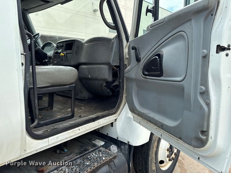 image for item DV2017 2003 International 7400 dump truck