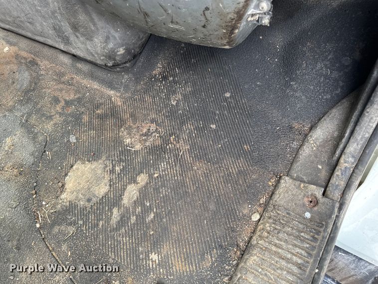 image for item DV2017 2003 International 7400 dump truck