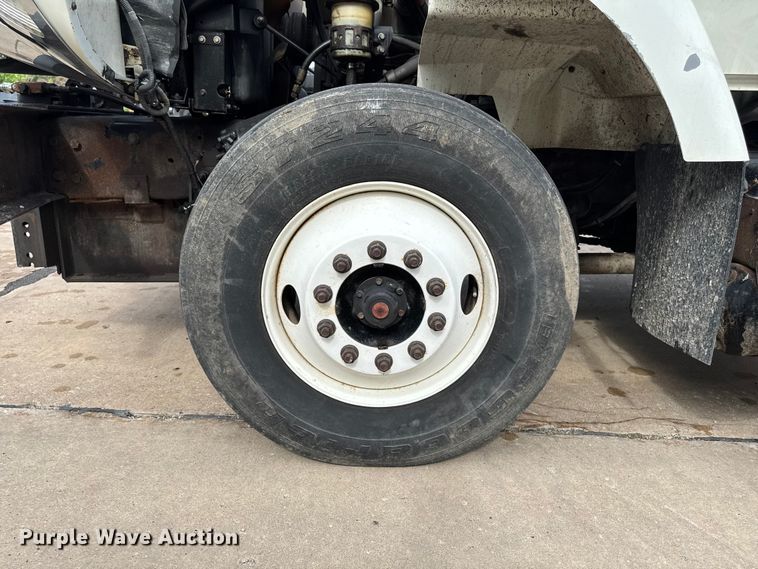 image for item DV2017 2003 International 7400 dump truck