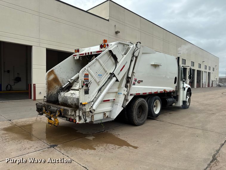 image for item DV2018 2007 International 4400 refuse truck