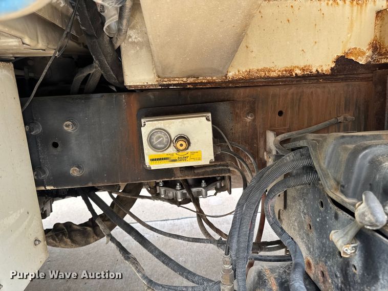 image for item DV2018 2007 International 4400 refuse truck