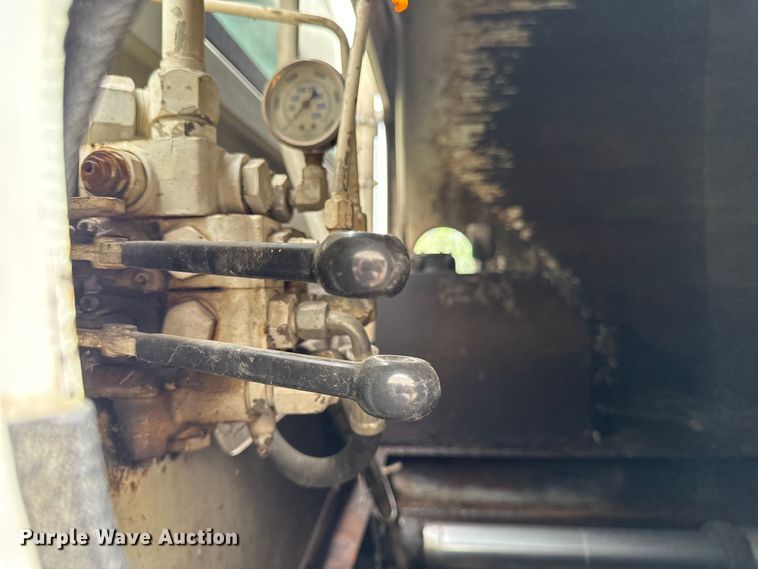 image for item DV2018 2007 International 4400 refuse truck