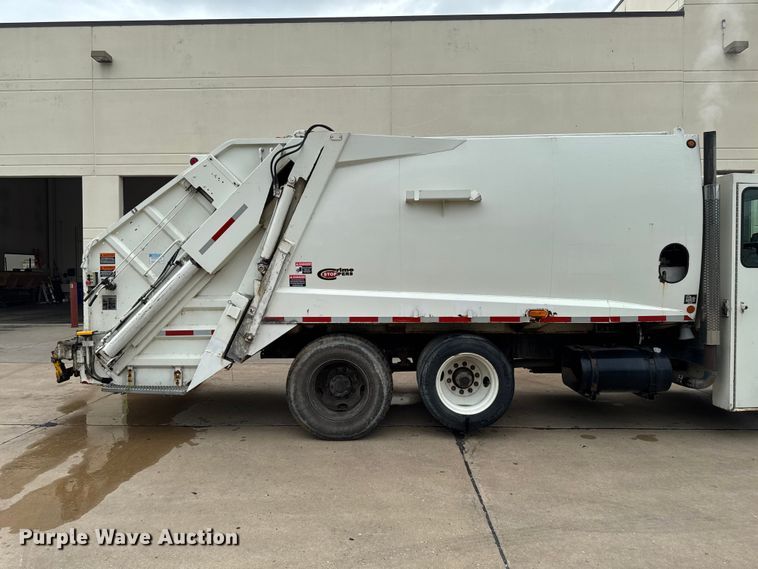 image for item DV2018 2007 International 4400 refuse truck