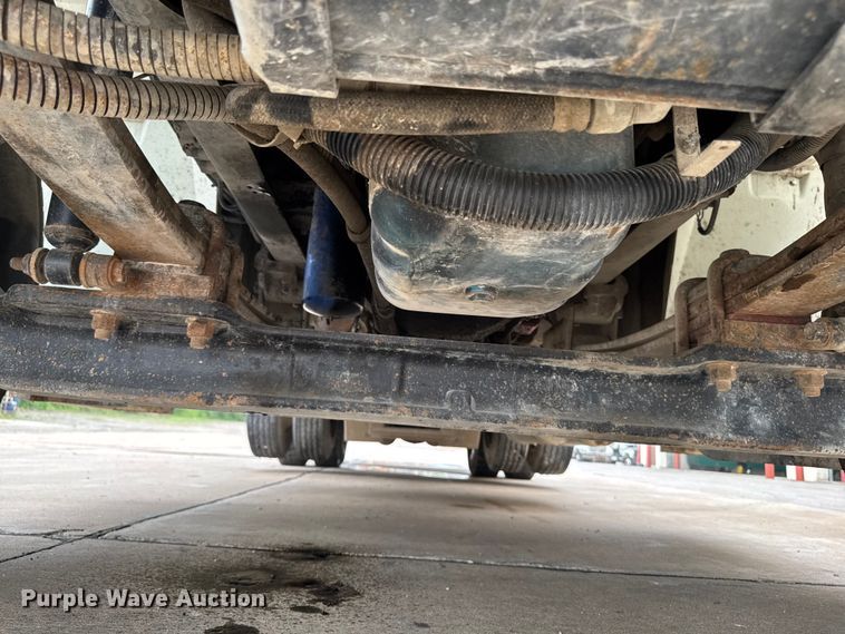 image for item DV2018 2007 International 4400 refuse truck