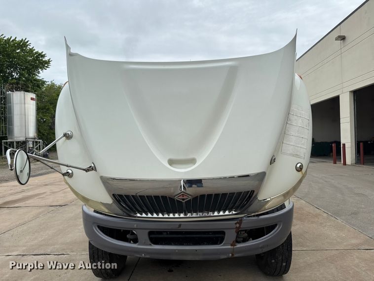 image for item DV2018 2007 International 4400 refuse truck