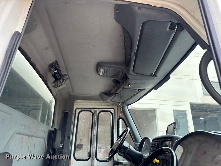 image for item DV2018 2007 International 4400 refuse truck