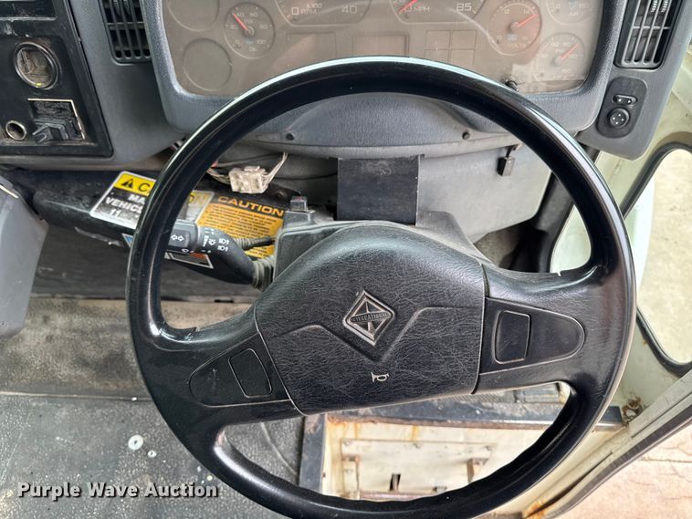 image for item DV2018 2007 International 4400 refuse truck