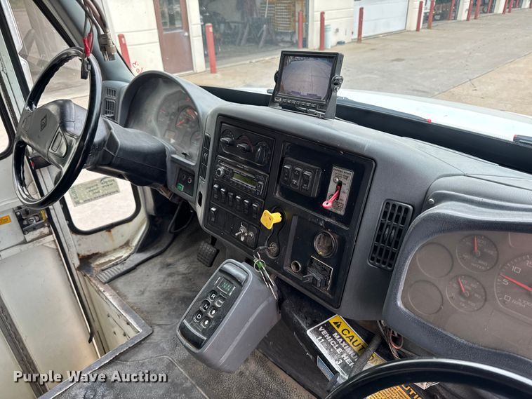 image for item DV2018 2007 International 4400 refuse truck