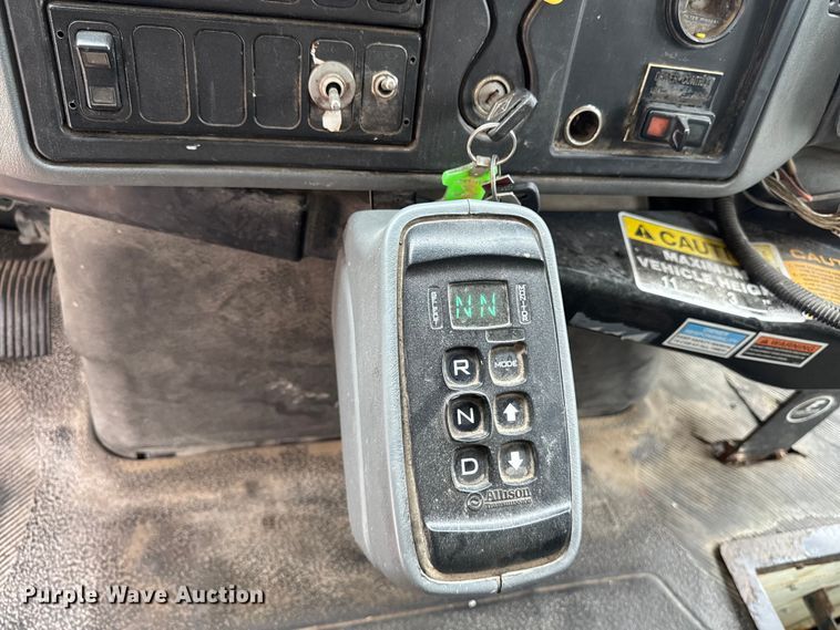 image for item DV2018 2007 International 4400 refuse truck