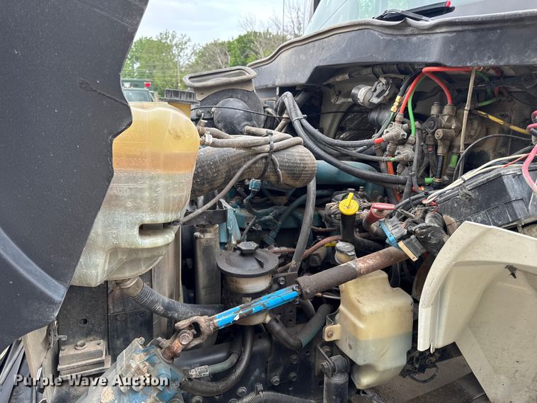 image for item DV2018 2007 International 4400 refuse truck