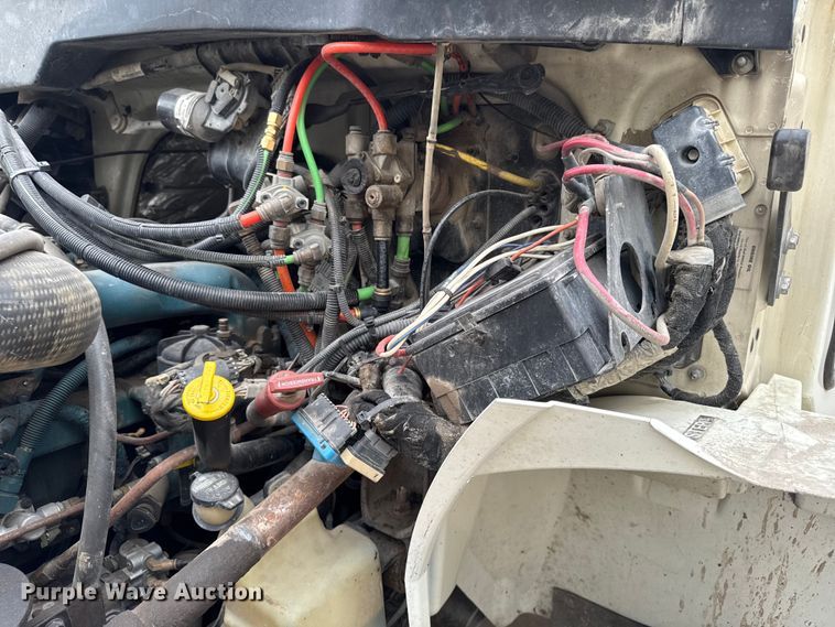 image for item DV2018 2007 International 4400 refuse truck