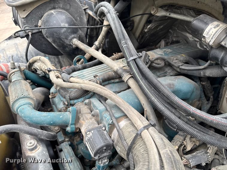 image for item DV2018 2007 International 4400 refuse truck