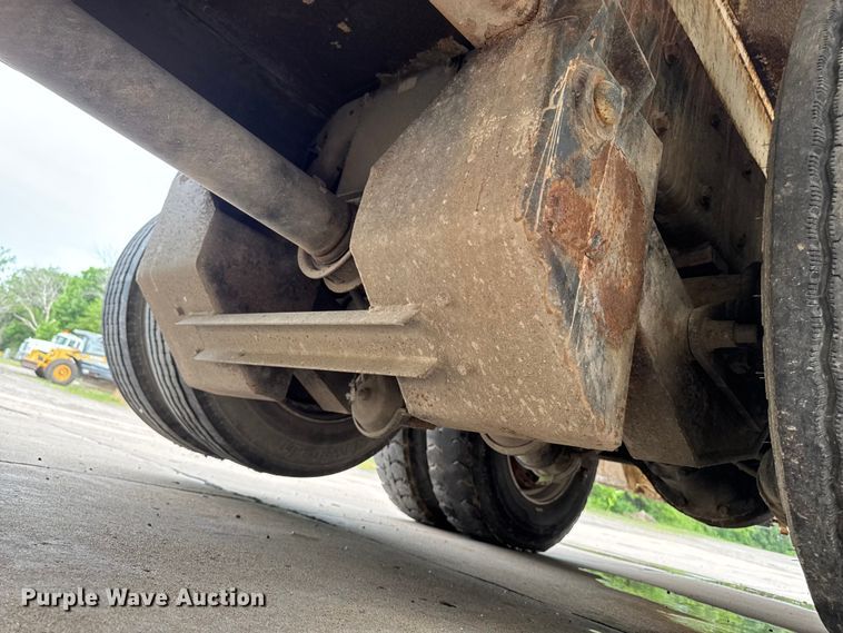 image for item DV2018 2007 International 4400 refuse truck