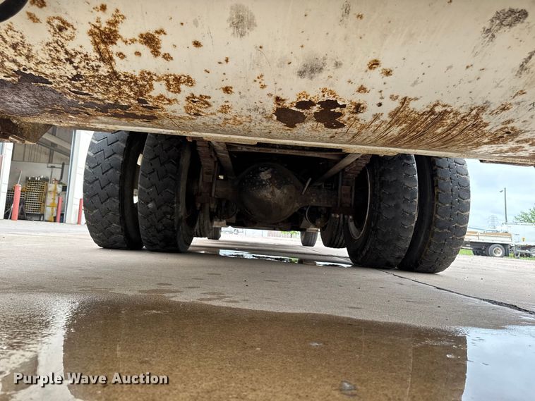 image for item DV2018 2007 International 4400 refuse truck