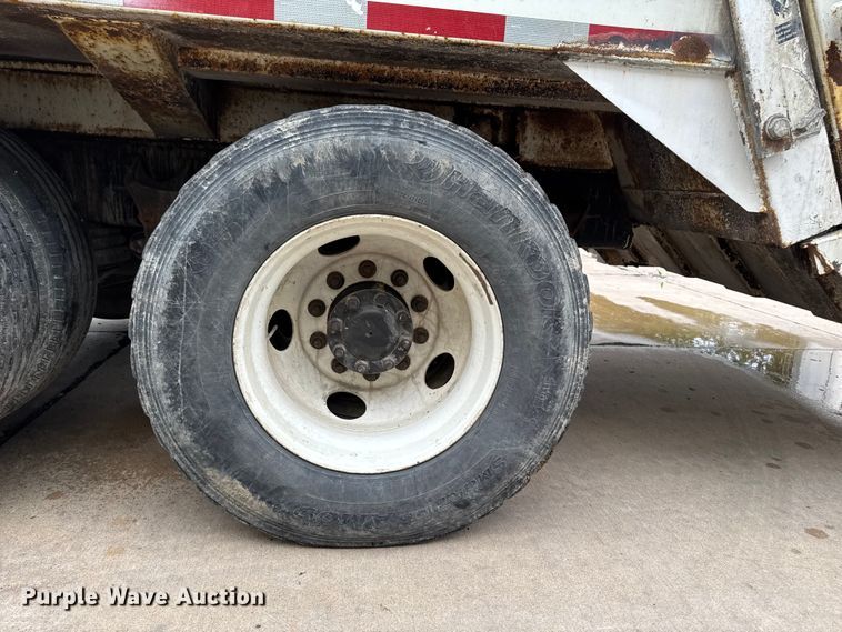 image for item DV2018 2007 International 4400 refuse truck