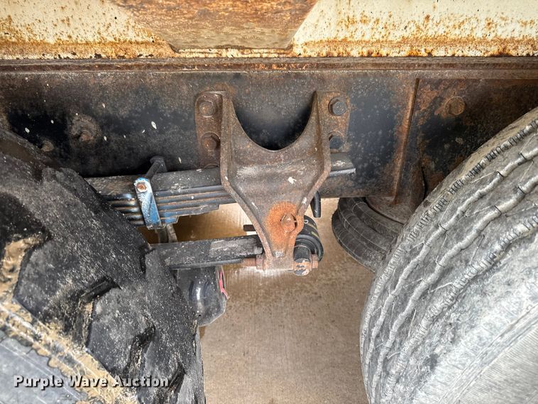 image for item DV2018 2007 International 4400 refuse truck