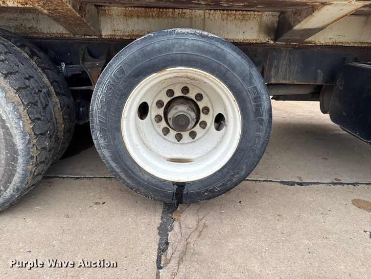 image for item DV2018 2007 International 4400 refuse truck