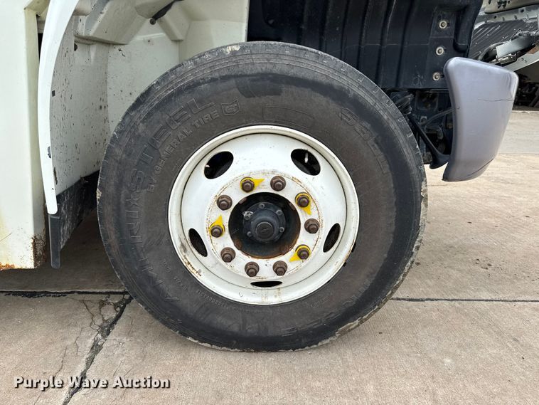 image for item DV2018 2007 International 4400 refuse truck