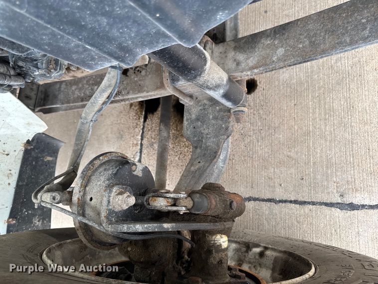 image for item DV2018 2007 International 4400 refuse truck