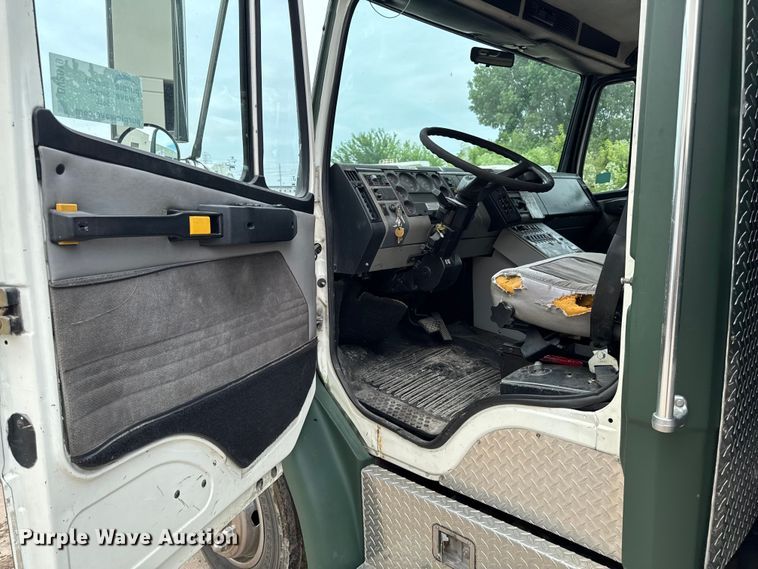 image for item DV2019 1999 Freightliner FL50 ambulance